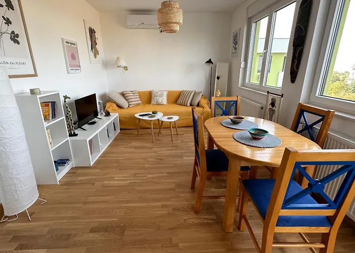 Tranquil Apartment Across The Bridge